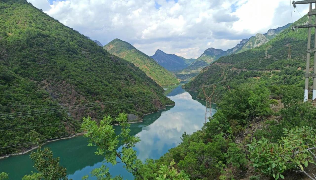 Lugina E Komanit 외부 사진