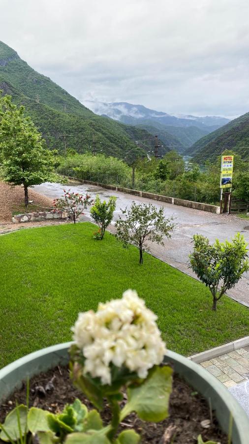 Lugina E Komanit 외부 사진